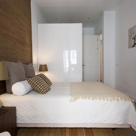 Appartamento Downtown Brown By Homing Lisbona Esterno foto